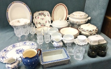 Miscellaneous ceramics & glass - a Chinese late Qing blue...