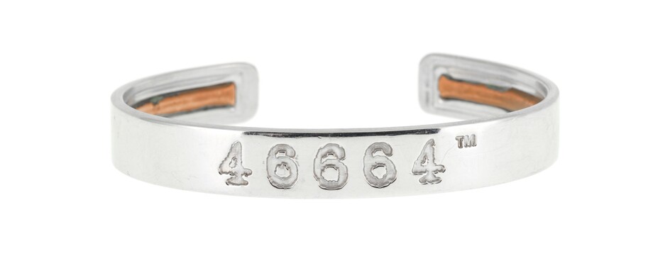 bijnaam Voor u zwaard Mont Blanc, Nelson Mandela "46664", bracelet rigide en platine avec âme en  cuivre orné du numéro 46664, boîte at auction | LOT-ART