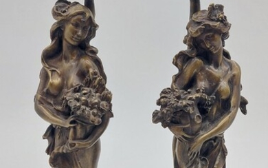 PAIRE DE BOUGEOIRS en bronze à décor de femmes... - Lot 4 - Osenat