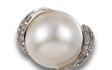 PLATINUM RING WITH MABE PEARL AND DIAMONDS