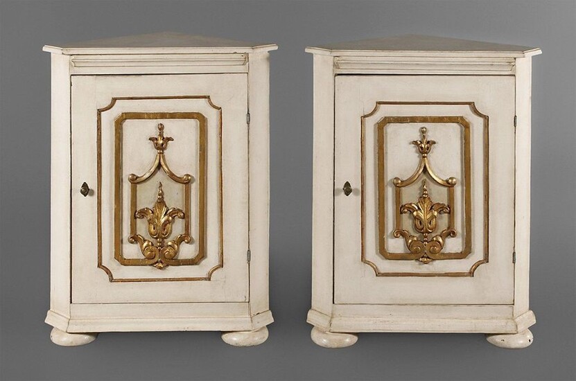 Pair of corner cupboards in baroque style