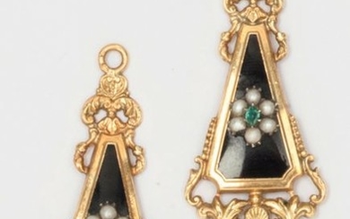 Pair of yellow gold pendants that can form...