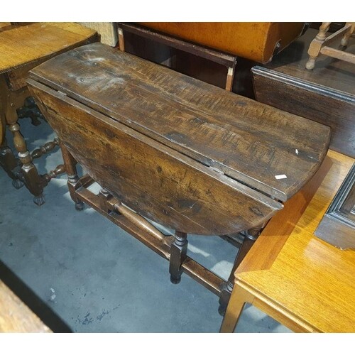 Possibly 18th century or later oak gateleg table, on turned ...