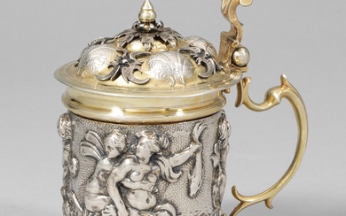 Pot à couvercle baroque rare et lourd, appelé pot à manteau. Argent, en partie doré....