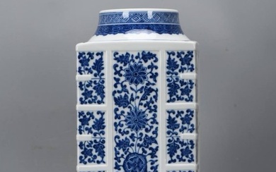 Qing Dynasty Qianlong blue and white Chinese-style vase