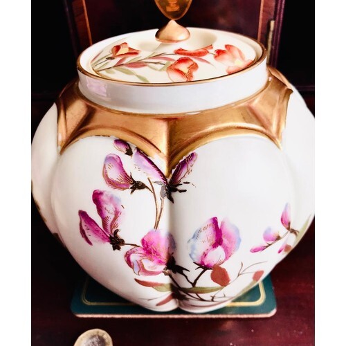 ROYAL WORCESTER LOBED VASE AND COVER, APPROXIMATELY 15.5cm H...