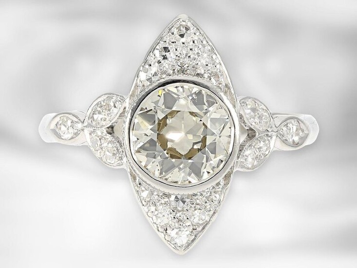 Ring: attractive, probably antique platinum marquis ring with large old-cut diamond of approx. 1.25ct, 950 platinum