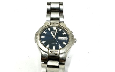 Seiko kinetic gents wristwatch 5m63-0c00 the watch is tickin...