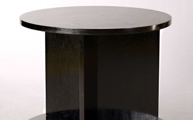 Side table/coffee table, France, 1930s/40s, black lacquered wood, base with...
