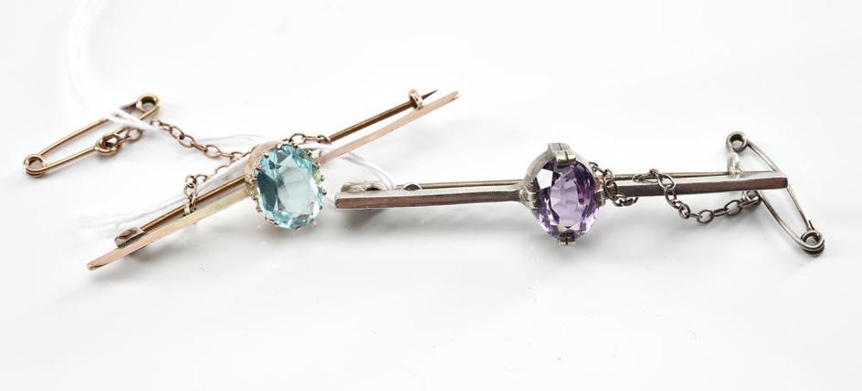 TWO STONE SET BROOCHES INCLUDING 9CT GOLD AND STERLING SILVER