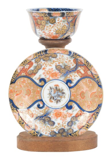 A Japanese Kenjo Imari style cup and saucer basin. Meiji-Taisho period. Late 19th century-early 20th century.