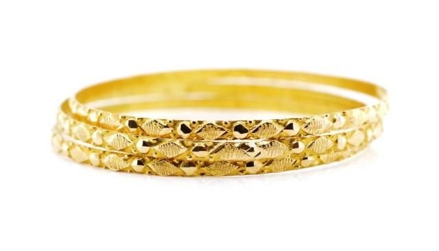 Three 18ct yellow gold bangles d end wire with faceted beadi...
