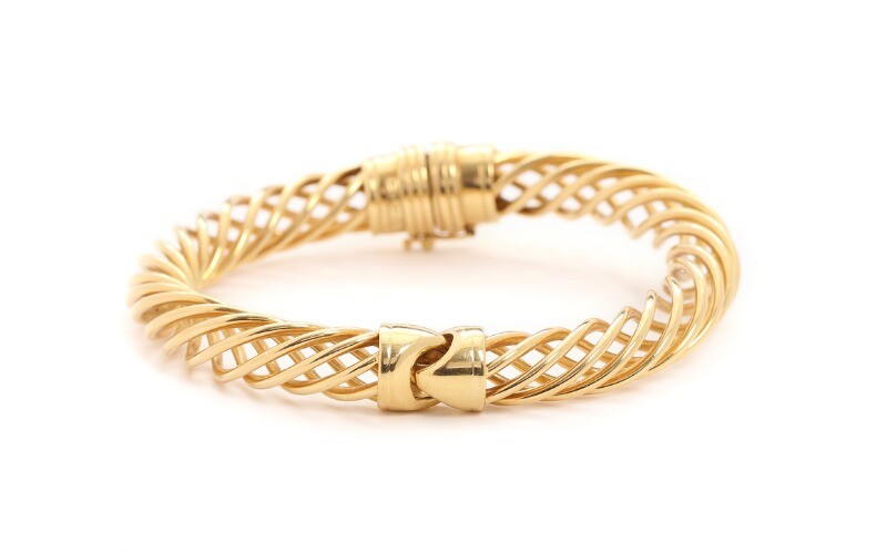 Uno A Erre: An 18k gold bracelet. Inside diam. 6 cm. Weight app. 33.5 g.