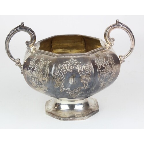 Victorian Silver bowl. Hallmarked London 1845 by John & Henr...
