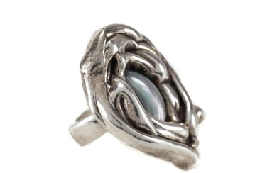 Vintage Sterling Silver Mabe Pearl Artisan Statement Ring Size 6 Squared band.