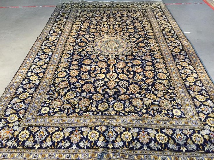 Exquisite Persian Kashan Rug 7'.1"x10'.8"
