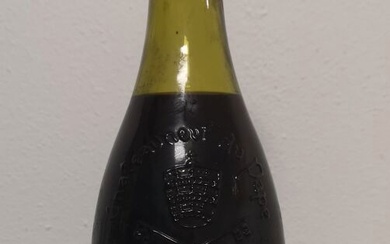 1 Bouteille CHÂTEAUNEUF DU PAPE - Domaine de Nalys 1982 Étiquette légèrement tachée. Niveau 4,5cm....