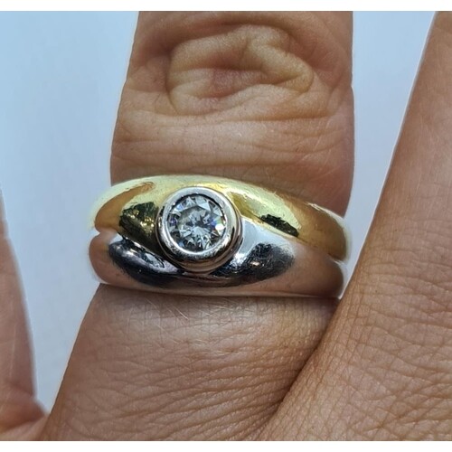18ct Two tone white and yellow gold Solitaire diamond Size N...