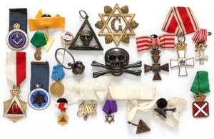 1907/5340: Small coll. medals etc. spc. freemason incl. some in Ag