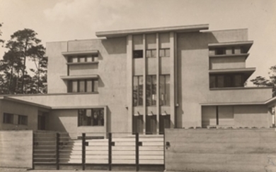 Continental Photo Villa Goldstein, Berlin-Westend (1922–24). Frontal street view and from the west. Architects: Arthur Korn and Siegfried Weitzmann.
