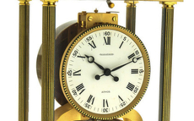 LECOULTRE ATMOS VENDOME REF. 5834 BRASS AND GLASS A fine brass and glass Atmos clock wound by barometric pressure changes.
