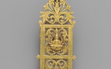 A Hindu gold marriage pendant (thali). Southern India, Tamil Nadu, Tiruchchirappalli. Late 19th/early 20th century