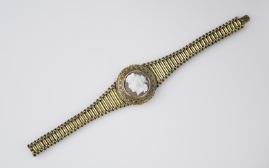 A 15k gold Victorian cameo bracelet