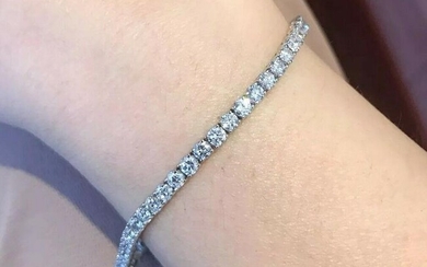 4.80 carats Round Diamond Tennis Bracelet in Platinum