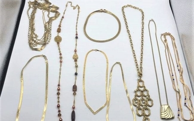 [9] Assorted Gold Tone Costume Jewelry Necklaces