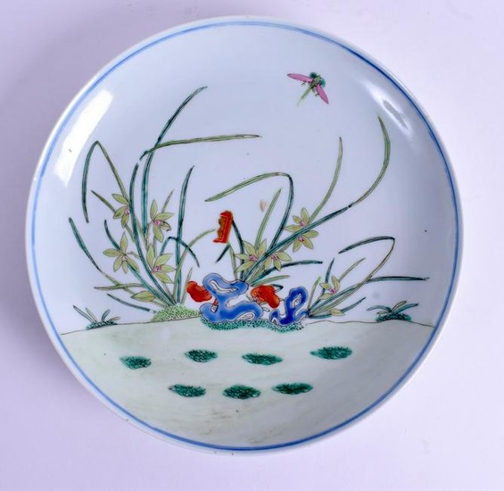 A 19TH CENTURY CHINESE DOUCAI PORCELAIN SAUCER DISH