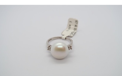 A 9ct white gold pearl and diamond ring size O - ex jeweller...