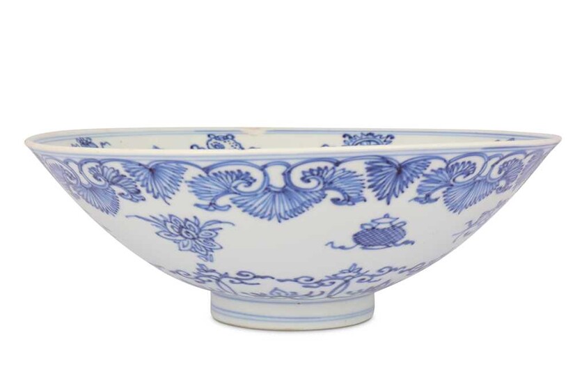 A CHINESE BLUE AND WHITE 'BAJIXIANG' BOWL.