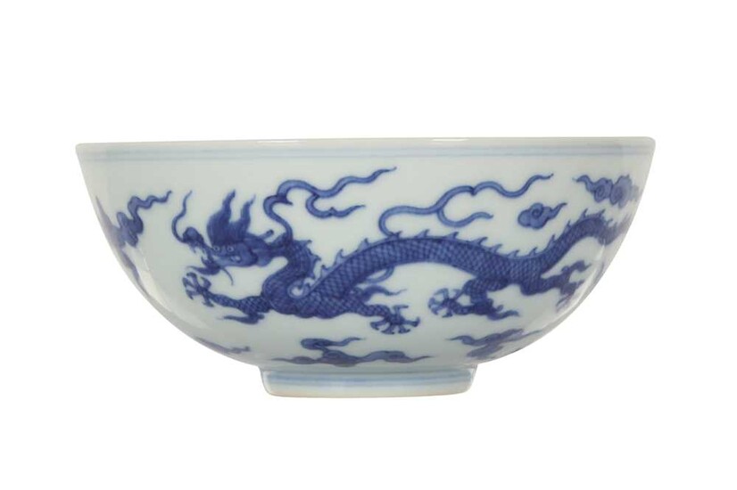 A CHINESE BLUE AND WHITE 'DRAGON' BOWL.