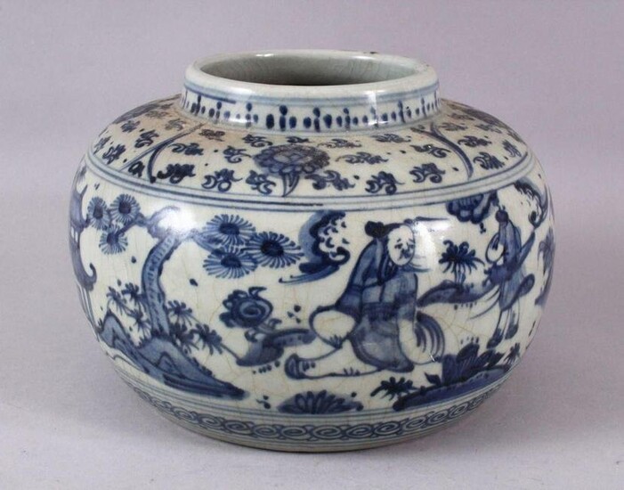 A CHINESE MING STYLE BLUE & WHITE PORCELAIN POT