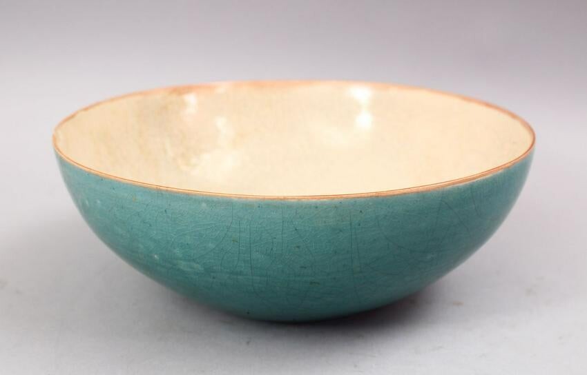 A CHINESE SONG STYLE CELADON CRACLE GLAZED POTTERY