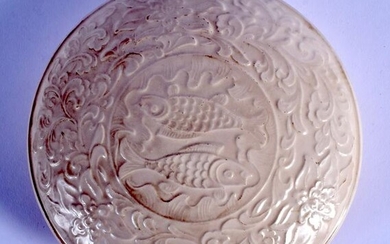 A CHINESE WHITE GLAZED CIRCULAR BOX AND COVER decorated