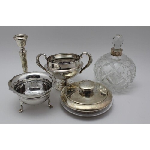 A COLLECTION OF SILVER & SILVER MOUNTED ITEMS to include; a ...