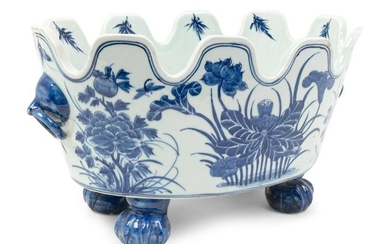 A Chinese Blue and White Porcelain Oval Monteith Height