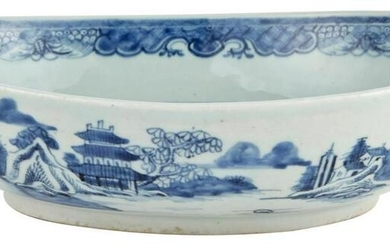 A Chinese Blue and White Porcelain Serving Dish Circa