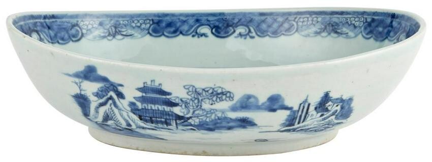 A Chinese Blue and White Porcelain Serving Dish Circa