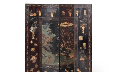A Chinese lacquer screen, 18th century Paravent en laque de Chine du XVIIIe siècle