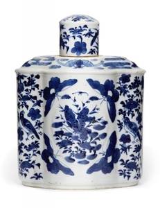 A Chinese porcelain lobed tea cannister and...