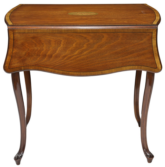 A Federal style mahogany marquetry decorated pembroke table