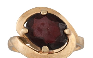 A GARNET SET DRESS RING, mounted in 9ct yellow gold, size O