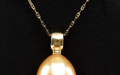A GOLDEN SOUTH SEA PEARL PENDANT (12.4MM) AND CHAIN (380MM) IN 18CT GOLD