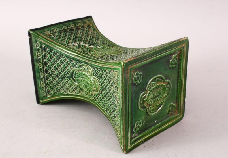 A GOOD CHINESE MING STYLE GREEN GLAZED POTTERY PILLOW