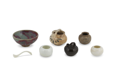 A GROUP OF SIX GLAZED STONEWARES AND PORCELAIN VESSELS AND A SMALL WHITE JADE GOOSE-HEAD FORM SPOON