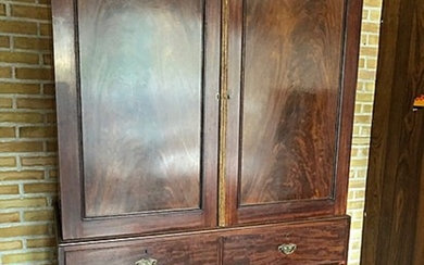 A George III mahogany cupboard. England, ca. 1800. H. 197 cm. W. 128 cm. D. 58 cm.
