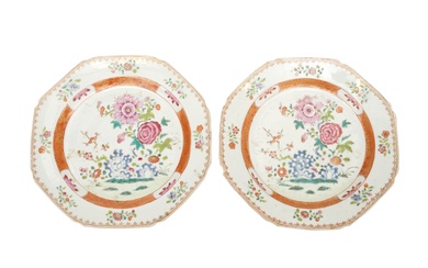 A PAIR OF QIANLONG CHINESE FAMILLE ROSE PORCELAIN PLATES, CIRCA 1760