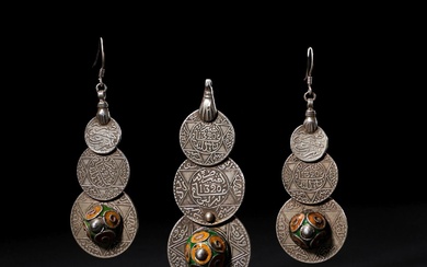 A SILVER TALISMANIC PAIR OF EARRINGS & PENDANT SET, 19TH CENTURY
